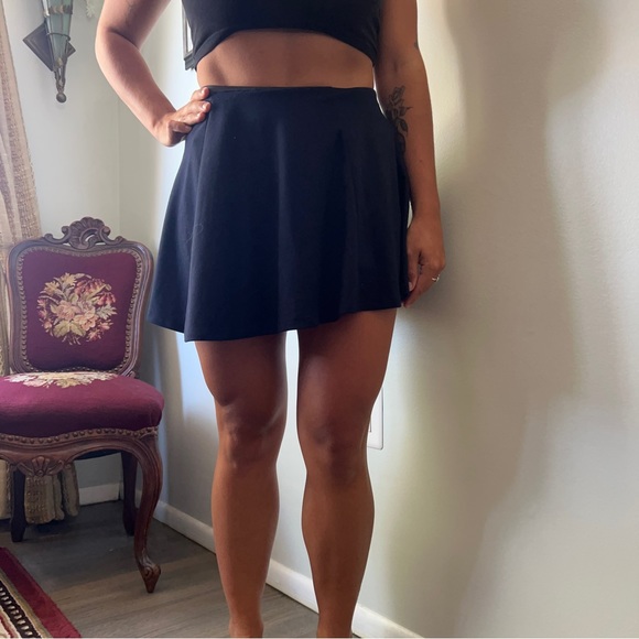 Y2k Skater Skirt - Picture 2 of 3